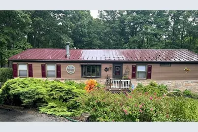 231 Traverse Road, Bushkill, PA 18328 - Photo 1