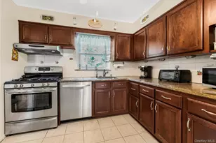 33 Dexter Rd, Yonkers, NY 10710 - Photo 11