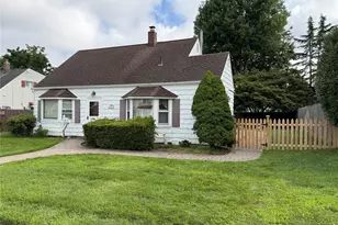 32 Griddle Ln, Levittown, NY 11756 - Photo 3