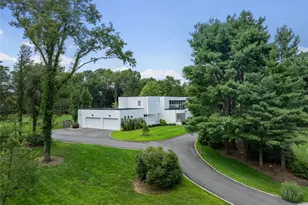 1 Vista Dr, Syosset, NY 11791 - Photo 21