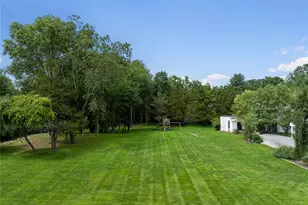 1 Vista Dr, Syosset, NY 11791 - Photo 17
