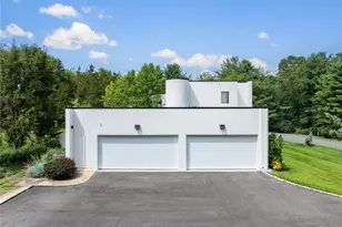 1 Vista Dr, Syosset, NY 11791 - Photo 19