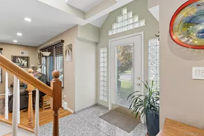 22 Briarcliff Drive, Merrick, NY 11566 - Photo 3