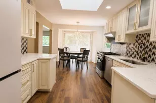 27 Barry Park Ct, Albertson, NY 11507 - Photo 9