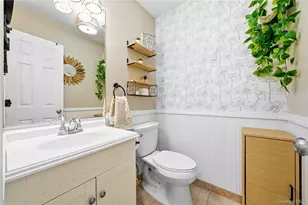 21 Broadlawn Dr, Central Islip, NY 11722 - Photo 19