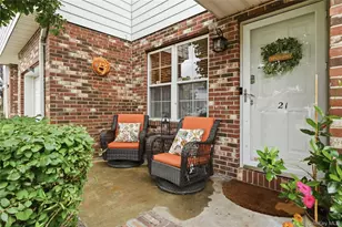 21 Broadlawn Dr, Central Islip, NY 11722 - Photo 3