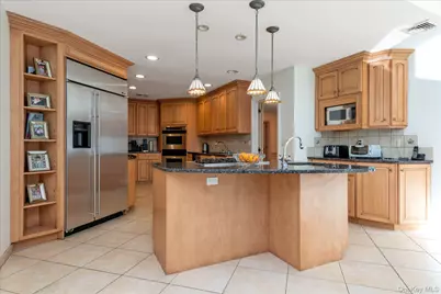 200 Hummingbird Drive, East Hills, NY 11576 - Photo 11