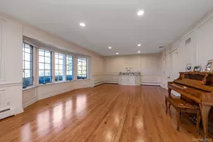 200 Hummingbird Dr, East Hills, NY 11576 - Photo 7