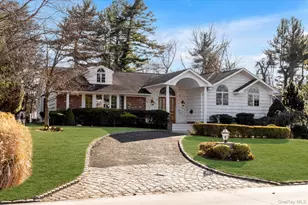200 Hummingbird Dr, East Hills, NY 11576 - Photo 3