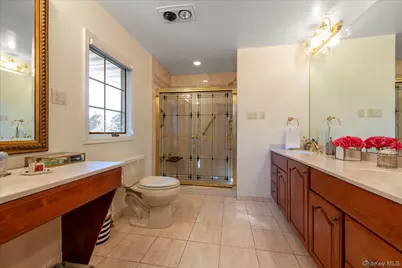 200 Hummingbird Drive, East Hills, NY 11576 - Photo 19