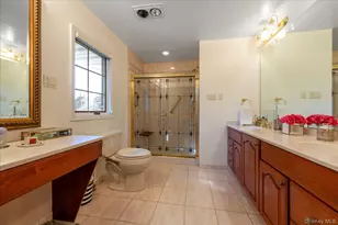 200 Hummingbird Dr, East Hills, NY 11576 - Photo 19