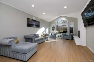 200 Hummingbird Dr, East Hills, NY 11576 - Photo 9