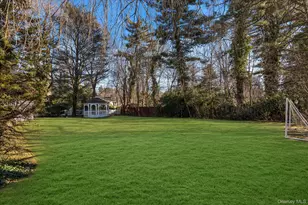 200 Hummingbird Dr, East Hills, NY 11576 - Photo 29