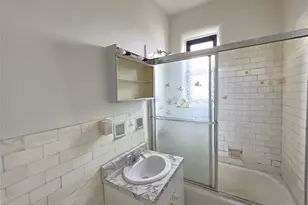 31-14 Crescent St, Astoria, NY 11106 - Photo 21