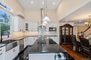 992 Woodcliff Dr, Franklin Square, NY 11010 - Photo 5
