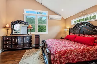 992 Woodcliff Drive, Franklin Square, NY 11010 - Photo 19