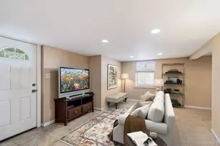 992 Woodcliff Dr, Franklin Square, NY 11010 - Photo 33