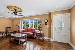 992 Woodcliff Dr, Franklin Square, NY 11010 - Photo 15