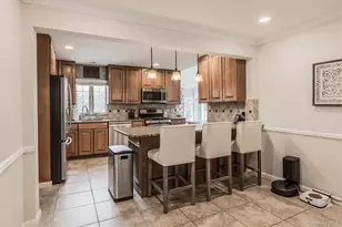 37 Bethany Dr, Commack, NY 11725 - Photo 9