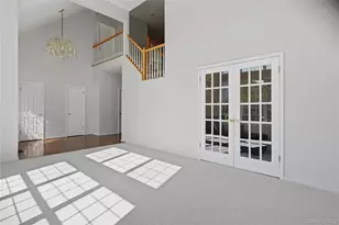 48 Peachtree Ct, Holtsville, NY 11742 - Photo 7