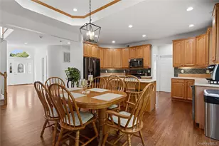 48 Peachtree Ct, Holtsville, NY 11742 - Photo 11