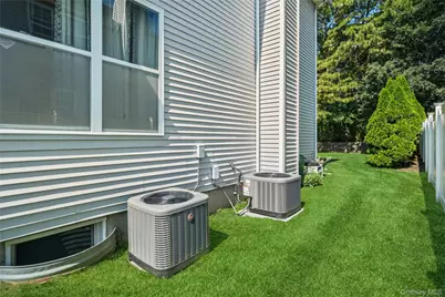 48 Peachtree Court, Holtsville, NY 11742 - Photo 35