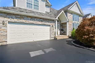 48 Peachtree Ct, Holtsville, NY 11742 - Photo 3