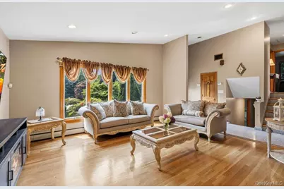 11 Laurie Place, Glen Cove, NY 11542 - Photo 5