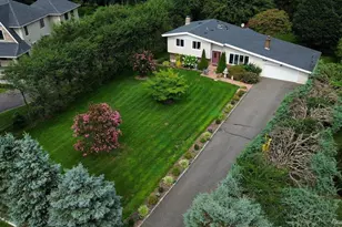 11 Laurie Pl, Glen Cove, NY 11542 - Photo 3