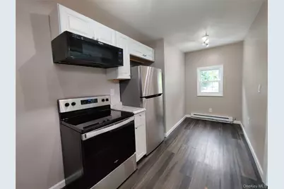917-921 Violet Avenue #B, Hyde Park, NY 12538 - Photo 3