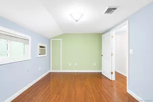 34 Hedge Ln, Westbury, NY 11590 - Photo 21