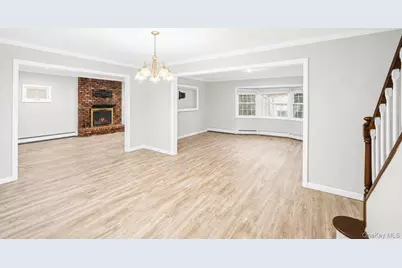 34 Hedge Lane, Westbury, NY 11590 - Photo 5