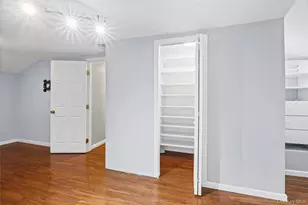 34 Hedge Ln, Westbury, NY 11590 - Photo 19