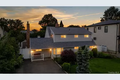 34 Hedge Lane, Westbury, NY 11590 - Photo 31