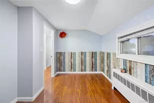 34 Hedge Ln, Westbury, NY 11590 - Photo 23