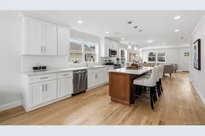 710 Franklin Avenue, Massapequa, NY 11758 - Photo 5