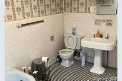 25 Howard Street, Patchogue, NY 11772 - Photo 11