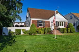 2357 Atlantic Blvd, Wantagh, NY 11793 - Photo 5