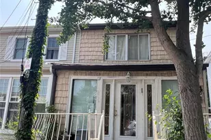 4 Pearce Pl, Great Neck, NY 11021 - Photo 1