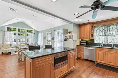 103 Harvard Avenue, Smithtown, NY 11787 - Photo 17
