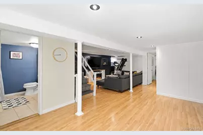7 Lancaster Street, Lynbrook, NY 11563 - Photo 17