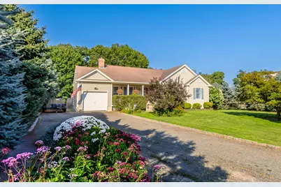 2200 Aldrich Lane, Laurel, NY 11948 - Photo 3