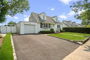 5 Mayfair Ln, Hicksville, NY 11801 - Photo 3