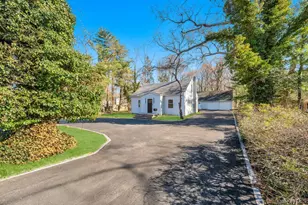 624 Townline Rd, Hauppauge, NY 11788 - Photo 7