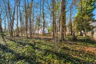 624 Townline Rd, Hauppauge, NY 11788 - Photo 9