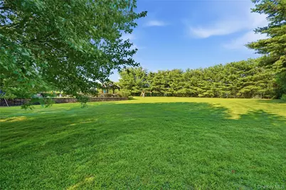 71 Triangle Lane, Calverton, NY 11933 - Photo 17