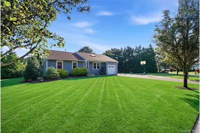 71 Triangle Lane, Calverton, NY 11933 - Photo 3