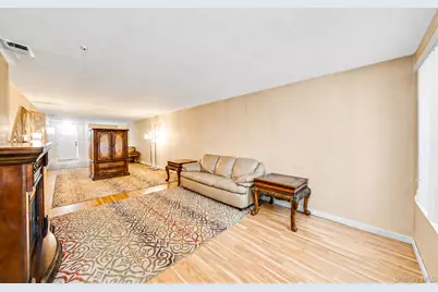 401 Birchwood Road, Medford, NY 11763 - Photo 5