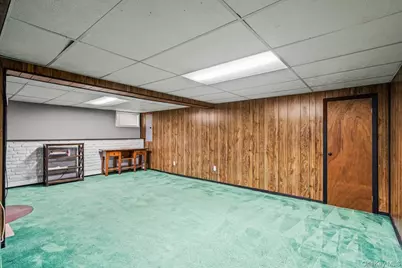 235 N Kings Avenue, Massapequa, NY 11758 - Photo 17