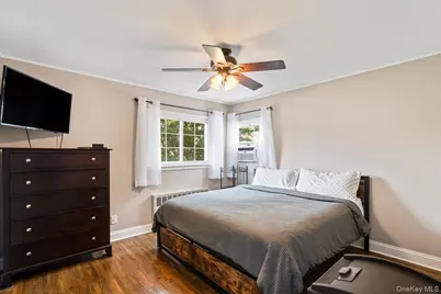 235 N Kings Avenue, Massapequa, NY 11758 - Photo 9